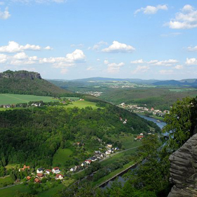 Jakmile se ocitnete na pevnosti, otevře se vám hned z několika míst překrásný výhled do údolí řeky Labe.
