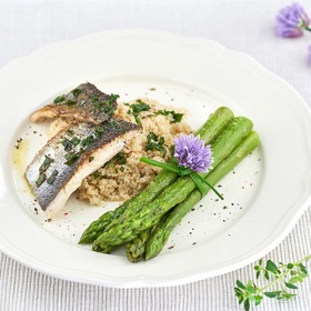 Pečený pstruh s kuskusem a zeleninou