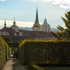 Pohled z Valdštejnské zahrady.