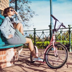 Na koloběžce se nemusíte nikam honit, klidně zastavte a relaxujte