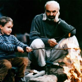 Laskavá komedie o starém mládenci a klukovi, kteří si navzájem nerozumějí a to ve všech směrech, se stala nejnavštěvovanějším českým filmem.