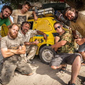 Celá parta, která si sáhla na dno, ale dala to - objela svět.