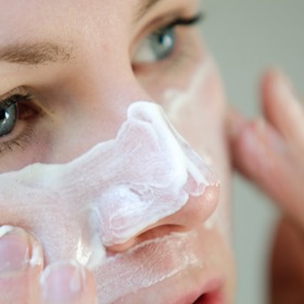 Nezapomínejte na pleťovou masku.