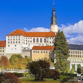 Zámek vám může trošku připomínat náš Český Krumlov.