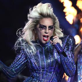 Lady Gaga prý také trpěla depresemi.