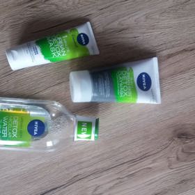Pokud žijete v Praze, vyzkoušejte celou řadu Nivea Urban Skin, která vaši smogem namáhanou pleť dokonale vyčistí. V sadě se nachází micelární vody, peeling a minutová maska - vše absolutně bezchybné.
