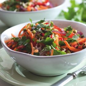 Asijský salát s mrkví a paprikou