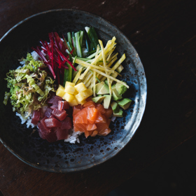 Připravte si poké podle našeho receptu.