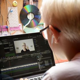 Mladí zbožňují youtubery a snaží se je napodobovat