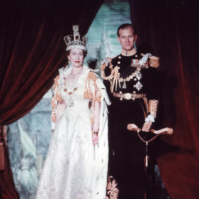 Rok 1953 - Královna s princem Philipem po korunovaci.
