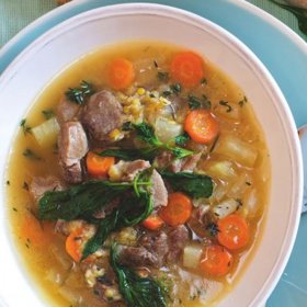 Krůtí polévka s červenou čočkou