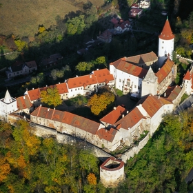 Po předložení jízdenky z parního vlaku získáte slevu na vstupné na prohlídku hradu.