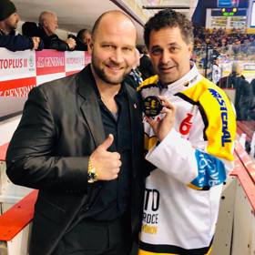 Dejdar hraje i hokej