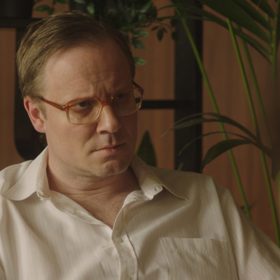 Matěj Dadák exceloval v seriálu Vyprávěj a nyní ho opět můžeme vidět v retro seriálu