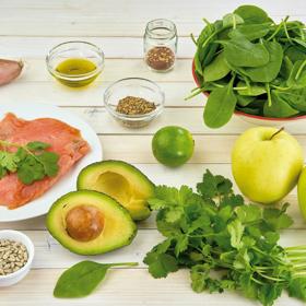 Salát bohatý na zdravé tuky vám ukáže směr, kterým se ve stravování vydat.