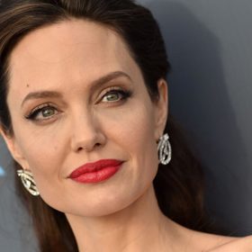 Angelina Jolie prý deprese zvládat moc neumí.