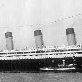 Na palubu se nalodilo přes 1 300 cestujících, z toho více než 300 v první třídě, téměř 300 osob v druhé třídě a přes 700 ve třídě třetí.