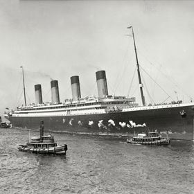 Titanic byl zaoceánský parník třídy Olympic, patřící společnosti White Star Line, ve své době šlo o největší osobní parník světa.