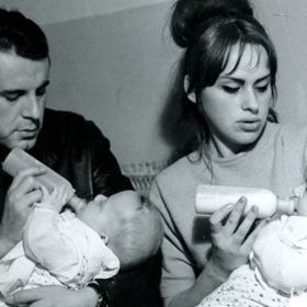 Ve 2. manželství s Věrou Křesadlovou, se kterou měl dvojčata Petra a Matěje.