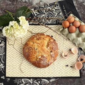 Aby byl mazanec nádherně lesklý, potřete ho nakonec rozpuštěným máslem, získá tak nádherně křehkou "kůrčičku".