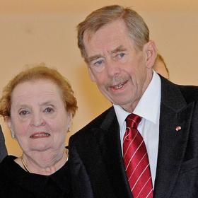 Madeleine Albrightová se přítelem Václavem Havlem