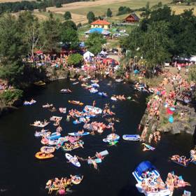 Lom v Hříměždicích opět praskal ve švech