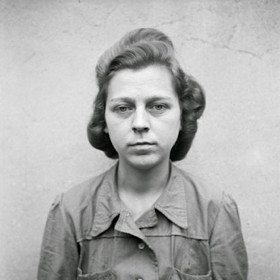 Ilse Forster. Do SS se dostala v roce 1944, jako dozorkyně působila v Bergen-Belsenu. Odsouzena byla k deseti letům vězení.