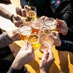 Vyrazte s přáteli na náplavku na pivo