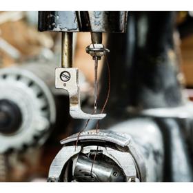 Jak si šijí věci z pravé kůže?