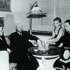 Moravec se svými syny.