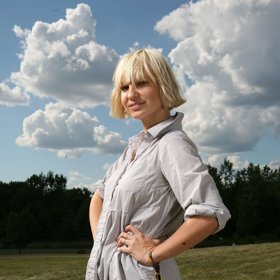 Sia je prý lesbička.