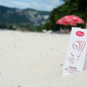 Existují krémy na dekolt. Skvělý medový od Pleva.cz