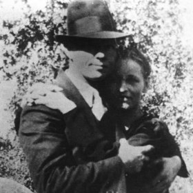 Bonnie a Clyde se milovali až do smrti.