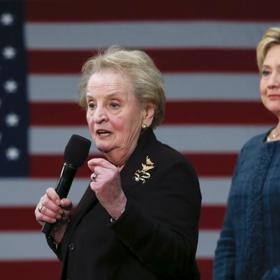 Madeleine Albrightová je svérázná žena, která celý život bojovala za práva Československa