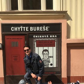 Po téměř 10 000 prodaných exemplářích stolní hry je projekt únikové hry logickým vyústěním snahy tvůrců o vymýcení nekalostí z české politické scény. 