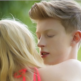 Adam Mišík patří mezi lamače dívčích srdcí.