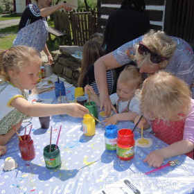 Především pro dětské návštěvníky bude připraveno několik dílniček, v nichž si budou moci vyzkoušet práci na hrnčířském kruhu, modelování z hlíny nebo malování keramiky.