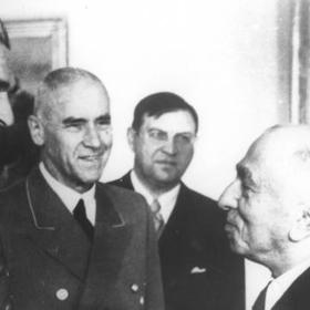 Frank v družném hovoru s prezidentem Emilem Háchou