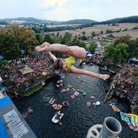 Takhle to vypadá ze skokanského můstku