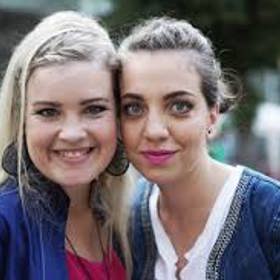 Letní festivalové účesy pro kamarádky.