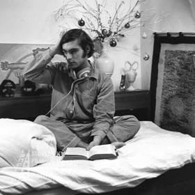 Nepela byl homosexuál.