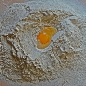 Zkuste příště do těsta použít místo celých vajíček jen žloutek.