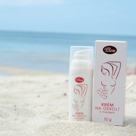 O dekolt můžete pečovat nejrůznějšími přípravky. Dbejte ale na kvalitu