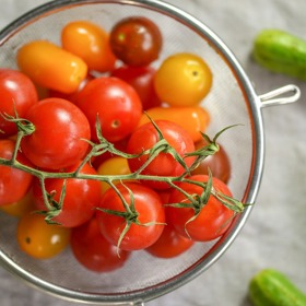 Pokud máte k dispozici cherry rajčátka, použijte na omáčku ta. Jsou sladká a plná chuti.