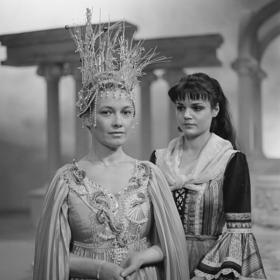 V televizní inscenaci Bludiště cest (1988)