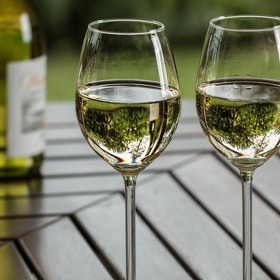 Za rok se v Česku vypije 2,1 milionu hektolitrů vína. 