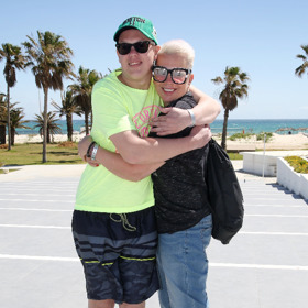 Se synem Filipem, který Jiřímu Kornovi jakoby z oka vypadl.