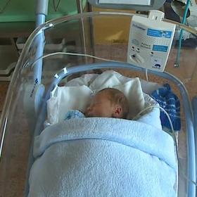 Až ve dvacátém století se u nás začalo upouštět od domácích porodů