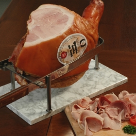 Pražská šunka do vlašáku prostě patří.