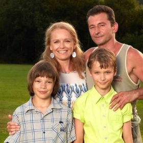 Film vypráví o jedenáctiletém Tomáši, který k narozeninám dostane kameru - digitální fotoaparát Nikon - a začne natáčet film o své rodině